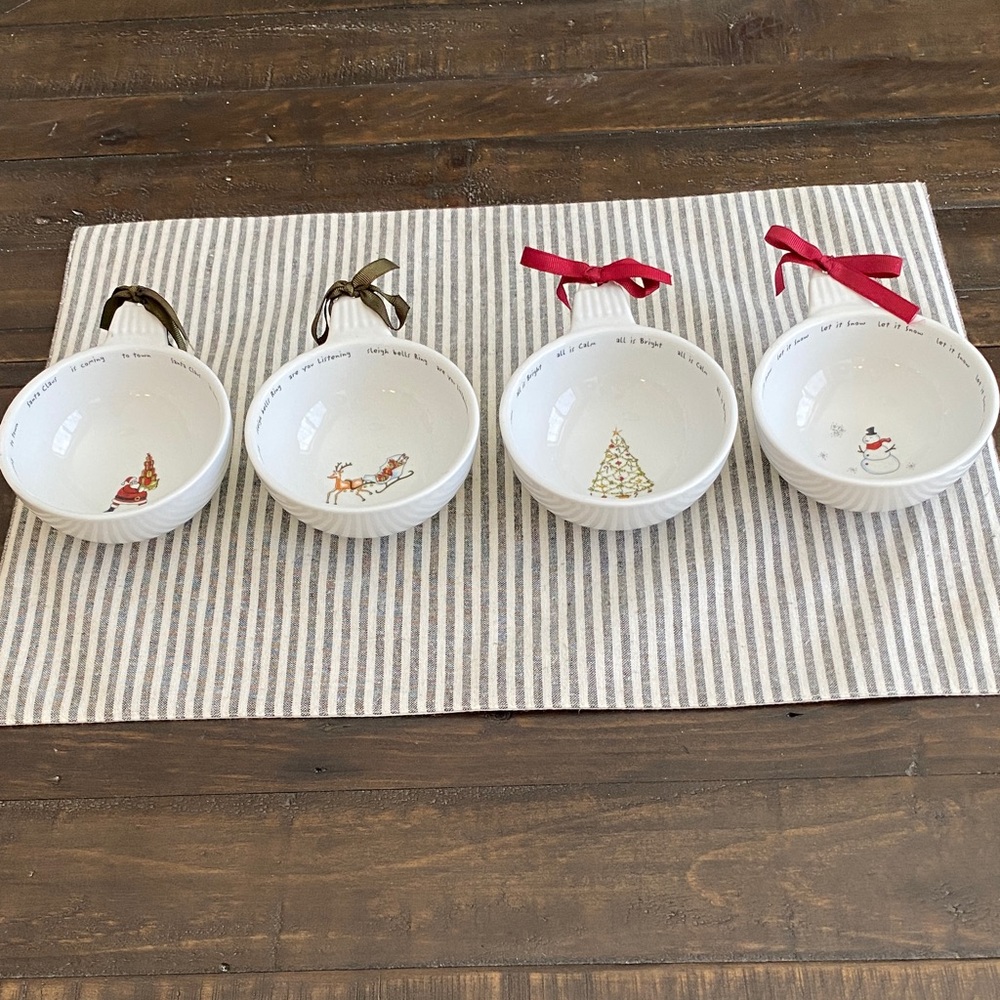 Pottery Barn Holiday Cheer Ceramic Bowls!  4!  Festive!